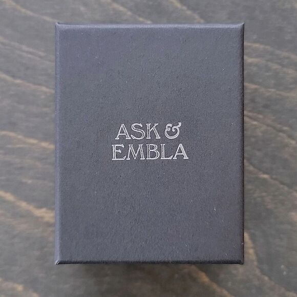 NIB Ask & Embla Valar Saddle Hangers in Gold .5" - Picture 9 of 11